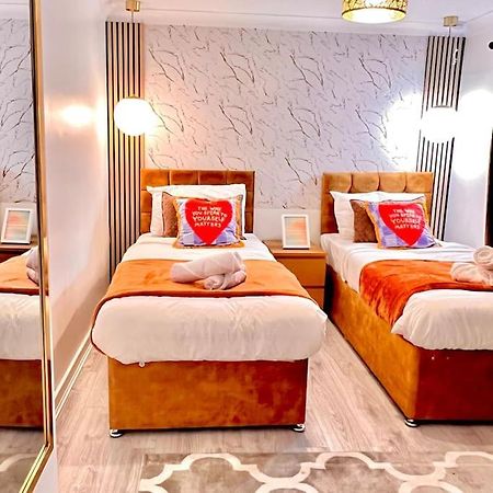 Luxe Smart Home - Basildon Serviced Accommodation - 7 Mins Walk To Basildon Town Centre, Hospital & Train Station Dış mekan fotoğraf