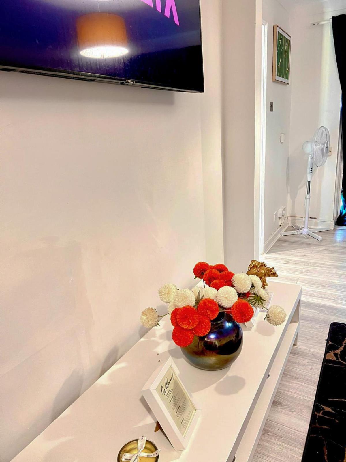 Luxe Smart Home - Basildon Serviced Accommodation - 7 Mins Walk To Basildon Town Centre, Hospital & Train Station Dış mekan fotoğraf