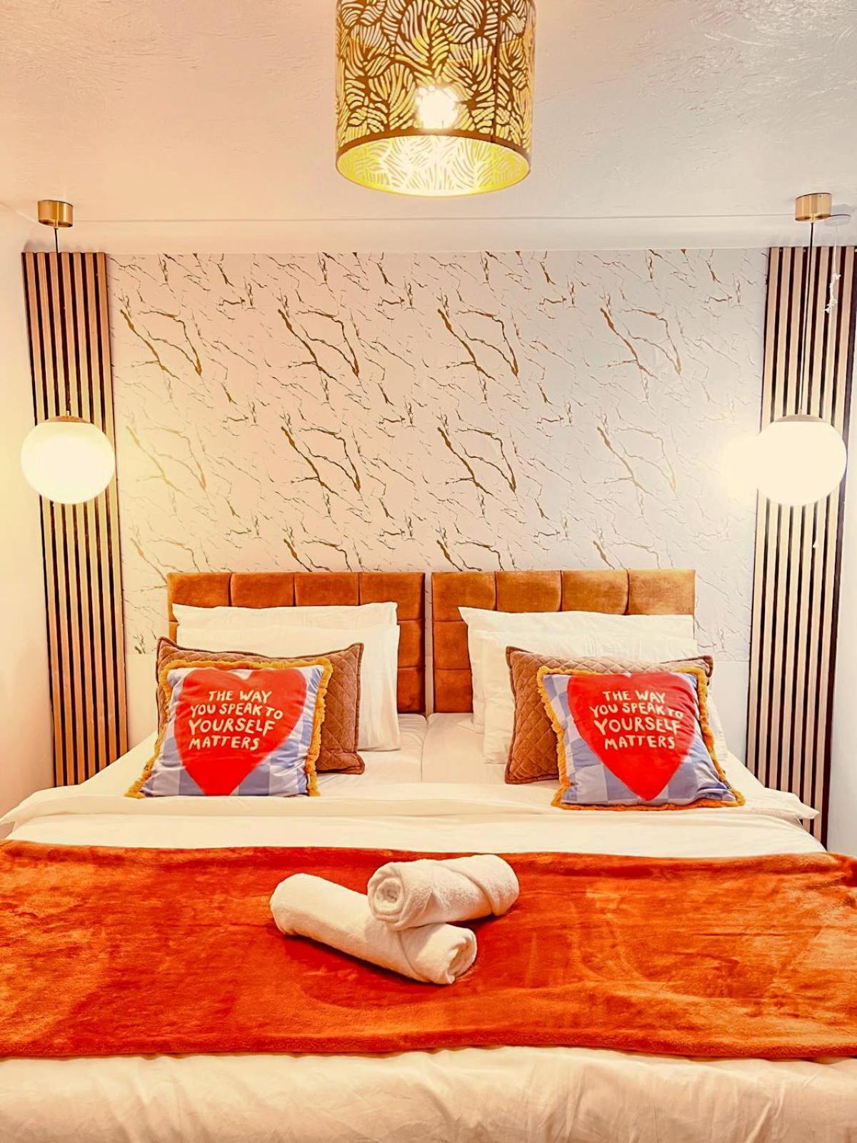Luxe Smart Home - Basildon Serviced Accommodation - 7 Mins Walk To Basildon Town Centre, Hospital & Train Station Dış mekan fotoğraf